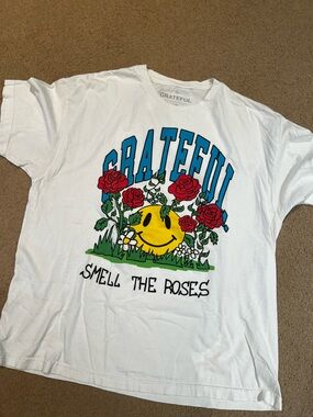 Grateful smell the roses t-shirt